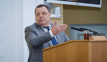 Евгений Солнцев впервые отчитался перед депутатами Заксобрания